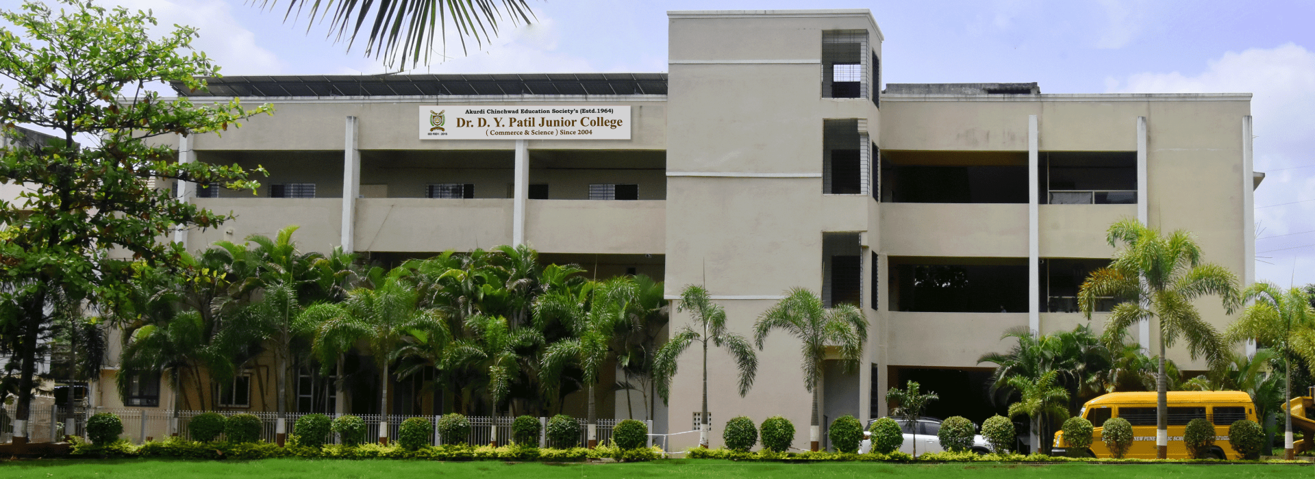 drdypatiljuniorcollege-building-min